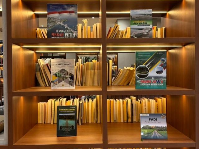 Koleksi & Rak